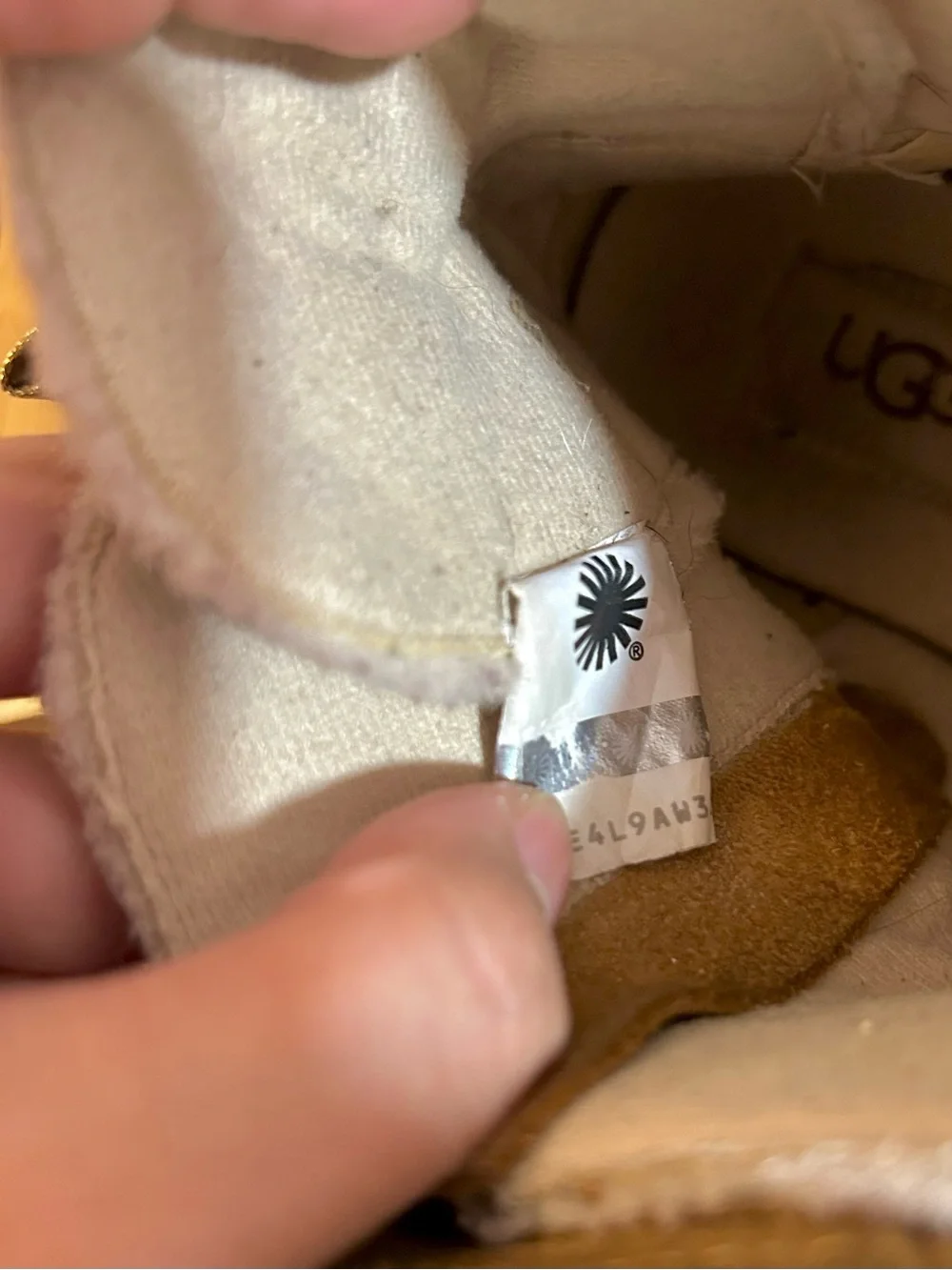 UGG Kids Lynde Chelsea Suede Winter Boots - Chestnut - 4Y or 5.5W